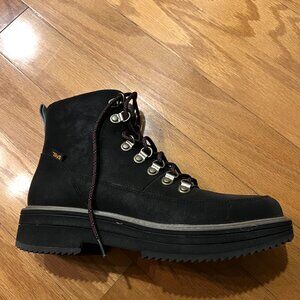 Teva Midform Boot – Gorgeous - Size 8.5 (New Without Tags)